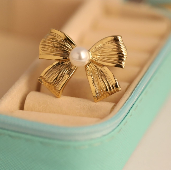 Ribbon & Pearl Ring