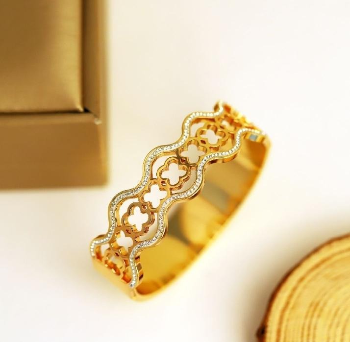 Clover Cutout Openable Kada