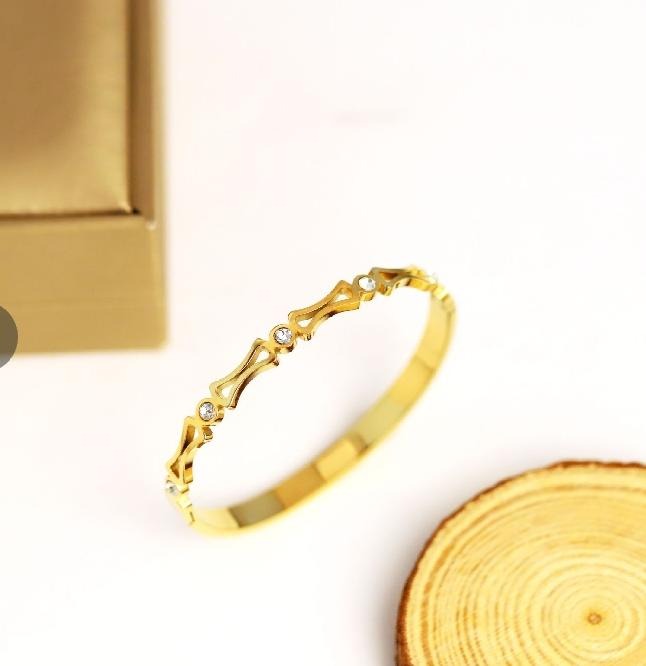 Dainty Cutout Gold Openable Kada
