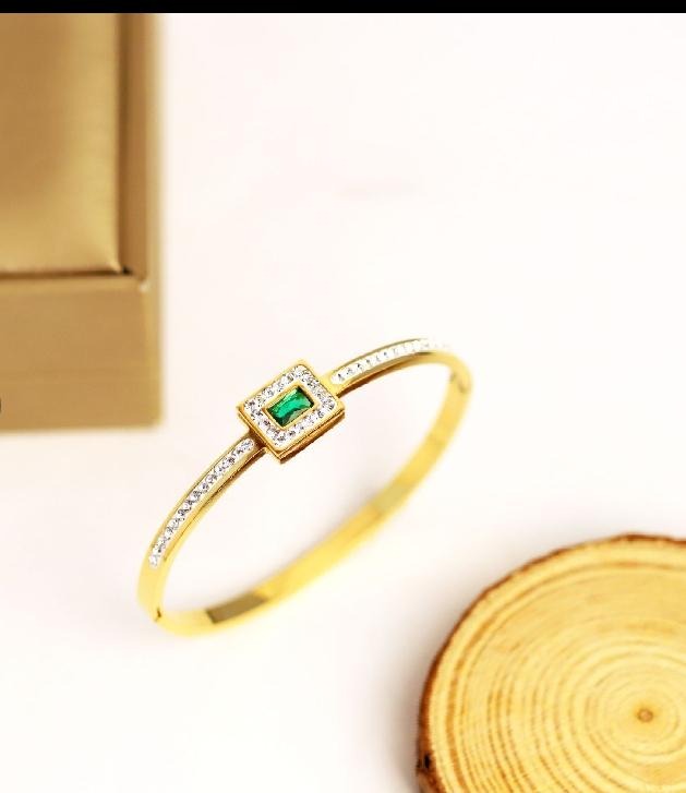 Emerald Center Openable Kada