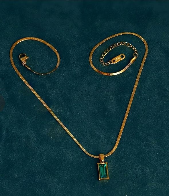 Herringbone Emerald Chain Pendant