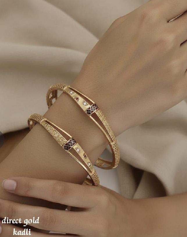 Navratna Teardrop Gold Kada