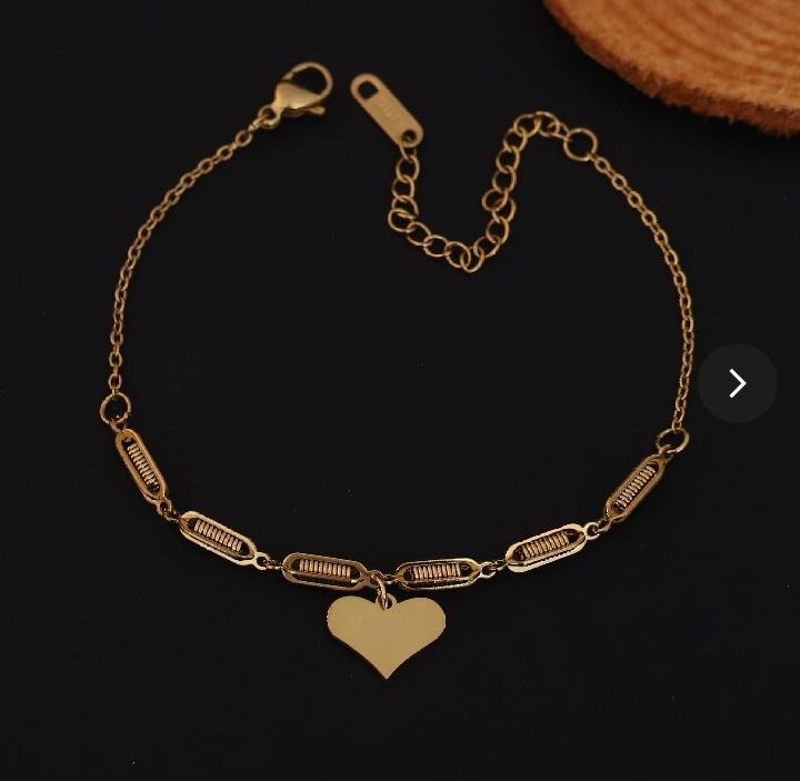 Classic Heart Link Gold Chain Bracelet